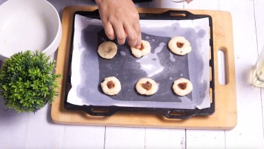 Step 8: Fill with Jam Step 8: Fill with Jam